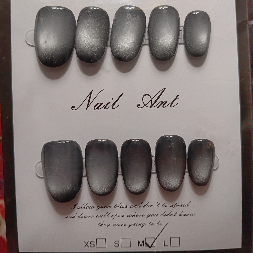 🍉 Sz. MED, SILVER/GRAY/SPARKLE, CAT EYE, SHORTER, ROUND TIP NAILS!